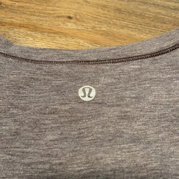 Lululemon twisted front crop tee - Picture 3 of 3